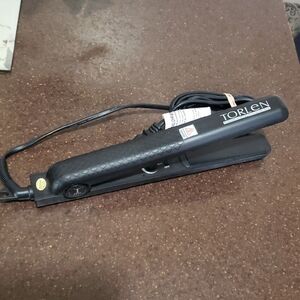 Torlen Professional Flat Iron Hair Straightener.  Black
